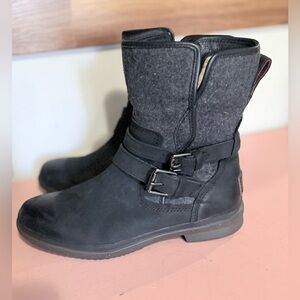 Ugg Simmen Womens Boots 
Cozy Black and Gray Winter Boots